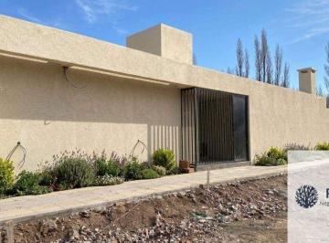 Casa de 3 ambientes, Neuquén · Casa en Venta C/ Cochera en Confluencia Urbana