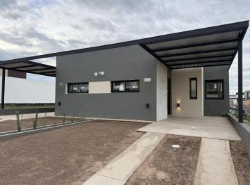 Casa · 70m² · 3 Ambientes · 1 Cochera · Duplex 2 Dorm Docta Av Planta Baja con Radiadores a Estrenar