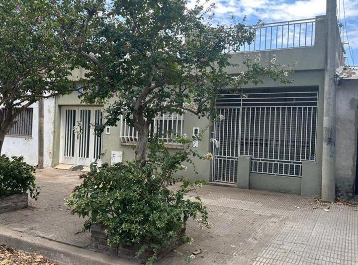 Casa · 160m² · 4 Ambientes · 3 Cocheras