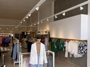 Fondo de comercio , Córdoba · Fondo de Comercio en Venta - Local de Ropa Femenina - Cordoba Capital