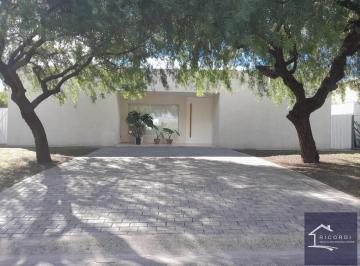 Casa · 150m² · 3 Ambientes · 2 Cocheras · Casa en Venta San Sebastián Área 1