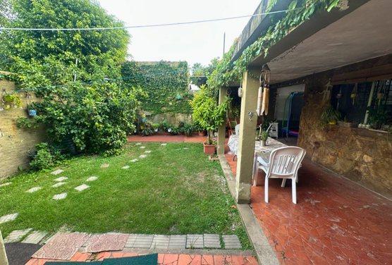 Casa · 130m² · 5 Ambientes · 2 Cocheras