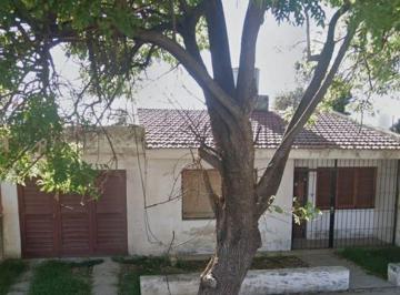 Casa de 3 ambientes, Córdoba · Oportunidad Casa 2 Dorm. con Cochera a Refaccionar - Zona Sur.