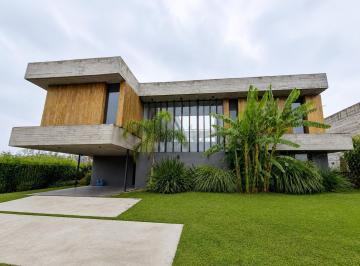 Casa · 220m² · 5 Ambientes · 4 Cocheras · Casa a La Venta en Barrio Santa Ines