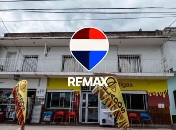 Casa · 296m² · 6 Ambientes · 2 Cocheras · Casa en Venta con Locales Sobre Av Artigas