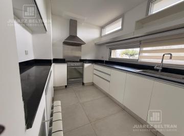 Casa · 200m² · 7 Ambientes · 2 Cocheras · Casa en Alquiler en Verandas - Siete Soles - 3 Dorm. Cochera