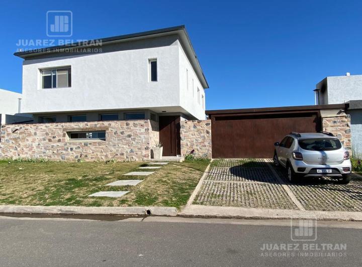 Casa · 200m² · 7 Ambientes · 2 Cocheras