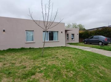 Casa · 150m² · 4 Ambientes · 2 Cocheras · Casa en San Matias