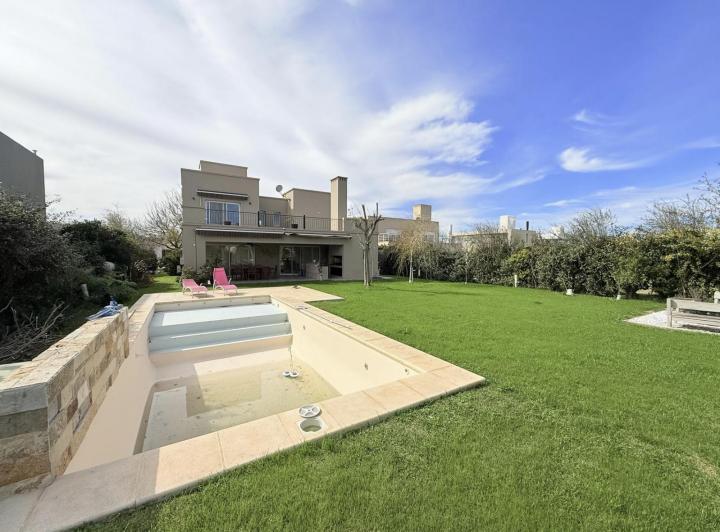 Casa · 252m² · 7 Ambientes