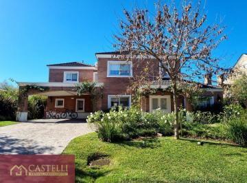 Casa · 350m² · 6 Ambientes · 6 Cocheras · Casa en Los Jazmines Pilar del Este