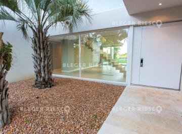 Casa · 537m² · 7 Ambientes · 1 Cochera · Casa en Venta Ubicado en El Golf, Nordelta, G. B. a. Zona Norte
