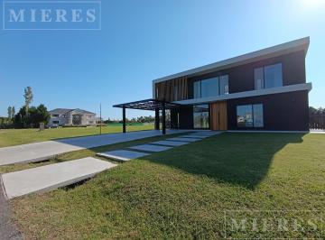 Casa · 226m² · 7 Ambientes · Casa en Alquiler Anual en Chateau Pilar