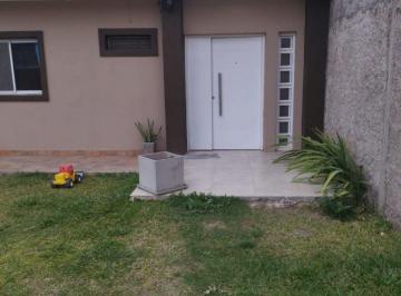 Casa · 130m² · 3 Dormitorios · Casa - Zona Sur