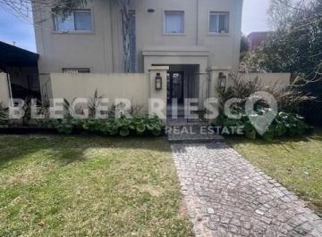 Casa · 255m² · 7 Ambientes · 1 Cochera · Casa en Alq. Temporario en Santa Catalina, Villanueva, Tigre