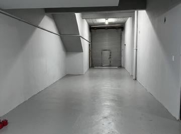 Bodega-Galpón · 900m² · Galpon de 900 m² en 3 Plantas Sobre Av Brasil Al 3000