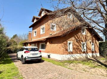 Casa de 6 ambientes, Pilar · Casa en Venta 300 m, Las Araucarias