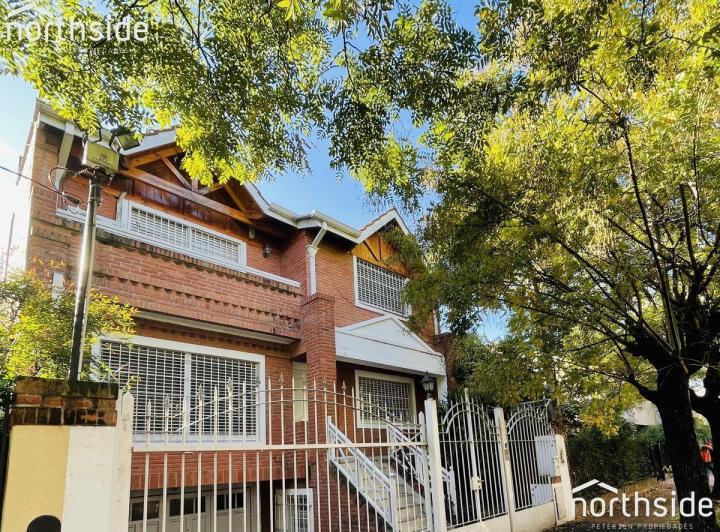 Casa · 300m² · 4 Ambientes · 2 Cocheras