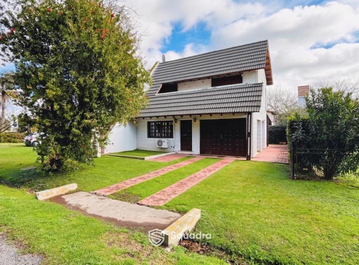 Casa · 128m² · 5 Ambientes · 2 Cocheras