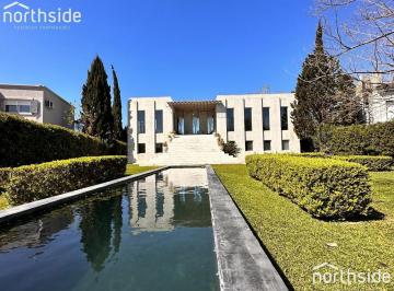 Casa · 1000m² · 5 Ambientes · 2 Cocheras · Casa en Venta en B° Altamira