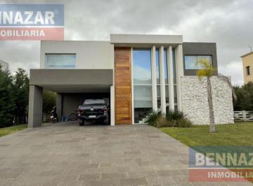 Casa · 303m² · 5 Ambientes · 2 Cocheras · Venta Casa 5 Ambientes en Hudson - Greenville Polo & Resort