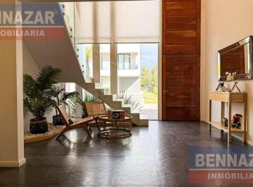 Casa · 303m² · 5 Ambientes · 2 Cocheras · Venta Casa 5 Ambientes en Hudson - Greenville Polo & Resort