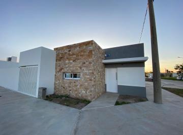 PH · 80m² · 3 Ambientes · Casa en Barrio Los Arces