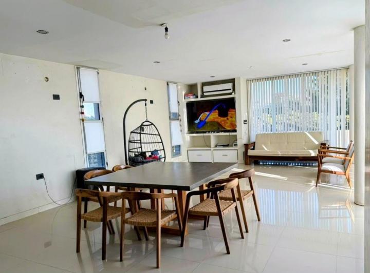 Casa · 283m² · 7 Ambientes