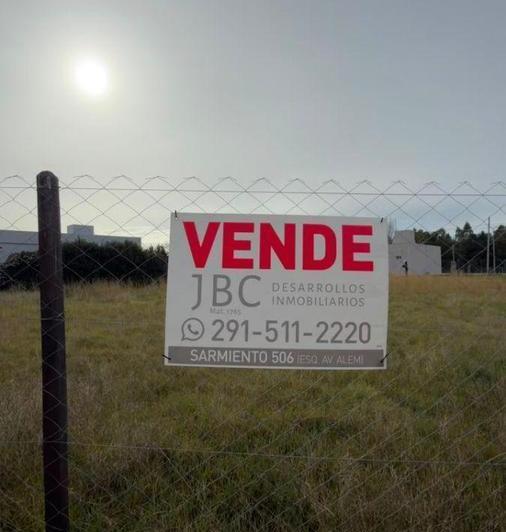 Terreno · 818m²