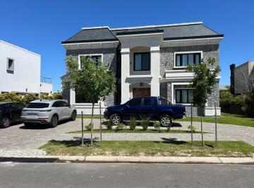 Casa · 298m² · 6 Ambientes · 6 Cocheras · Casa en Nuevo Quilmes