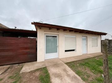 Casa · 72m² · 2 Ambientes · 1 Cochera · Casa en Venta Berrotarán