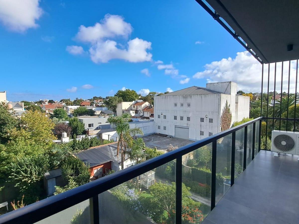 Depto 2 amb, 60m² con balcón y cochera — San Carlos