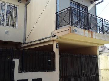 Departamento de 2 ambientes, Lomas de Zamora · PH en Primer Piso por Escalera