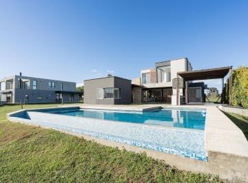 Casa · 164m² · 6 Ambientes · 2 Cocheras · Casa en 5 Ambientes a La Laguna - San Sebastian