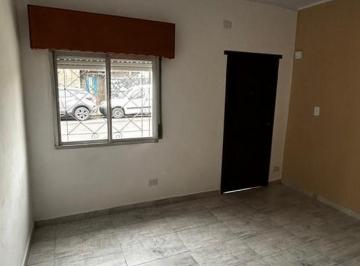 Casa · 40m² · 3 Ambientes · Casa Chalet en Alquiler en Banfield, Lomas de Zamora, G. B. a. Zona Sur
