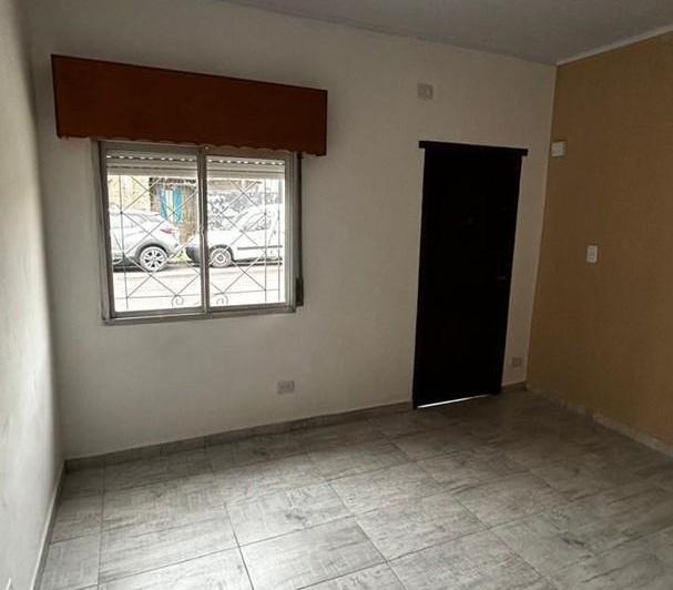 Casa en alquiler en Banfield · 3 ambientes
