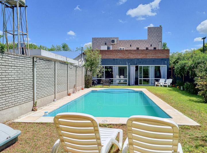 Casa · 203m² · 6 Ambientes · 2 Cocheras