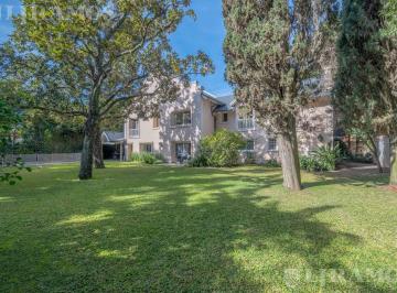 Casa · 900m² · 10 Ambientes · 8 Cocheras · Casa Impecable en Inmejorable Ubicacion