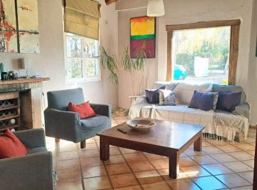 Casa de 6 ambientes, Los Corralitos · Casa en Venta en El Complejo Los Lirios Guaymallen