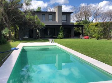 Casa · 220m² · 7 Ambientes · 1 Cochera · Casa en Barrio San Agustín - Villanueva