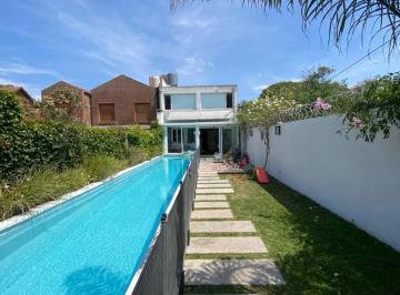 Casa · 176m² · 4 Ambientes · 2 Cocheras · Casa - Parque Luro