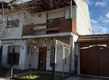Casa · 287m² · 4 Ambientes · 1 Cochera · Venta Casa 4 Amb con Quincho Galpon y Jardin