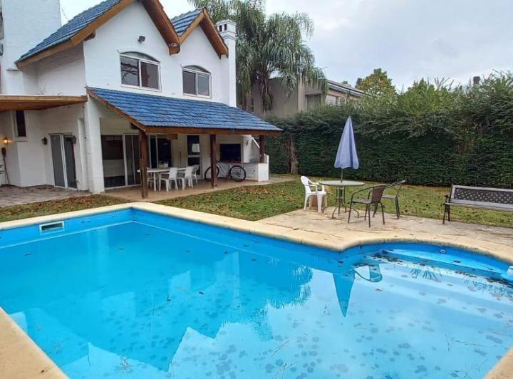 Casa · 140m² · 5 Ambientes · 3 Cocheras