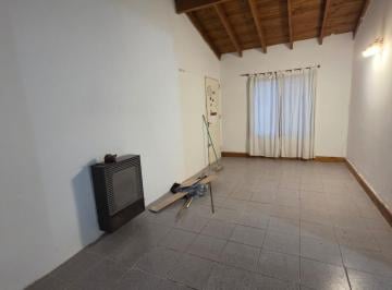 Casa · 4 Ambientes · 1 Cochera · Casa de 3 Dorm en Alquiler