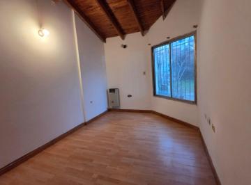 Casa · 4 Ambientes · 1 Cochera · Casa de 3 Dorm en Alquiler