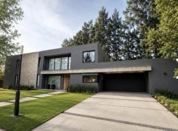 Casa de 7 ambientes, Pilar · Casa Muy Amplia y Moderna