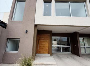 PH de 5 ambientes, Maipú · Moderno Duplex en Barrio Furlotti | 2 Dorm., Patio con Parrilla y Calefacción Central