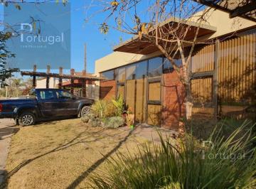 Casa · 260m² · 10 Ambientes · 1 Cochera · B° Jardin Claret - Casa de 3 Dorm. - Excelente Ubicación