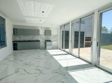 Casa · 156m² · 4 Ambientes · 2 Cocheras · Casa en Ricardone