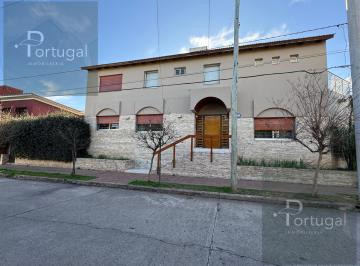 Casa · 225m² · 9 Ambientes · 2 Cocheras · Venta - Casa - Cerro de Las Rosas / Centenario - Proximo Nuñez - 4 Dorm. Patio Garage
