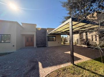 Casa · 825m² · 5 Ambientes · 2 Cocheras · Alquiler Anual Casa 5 Amb Barrio San Sebastian Área 6